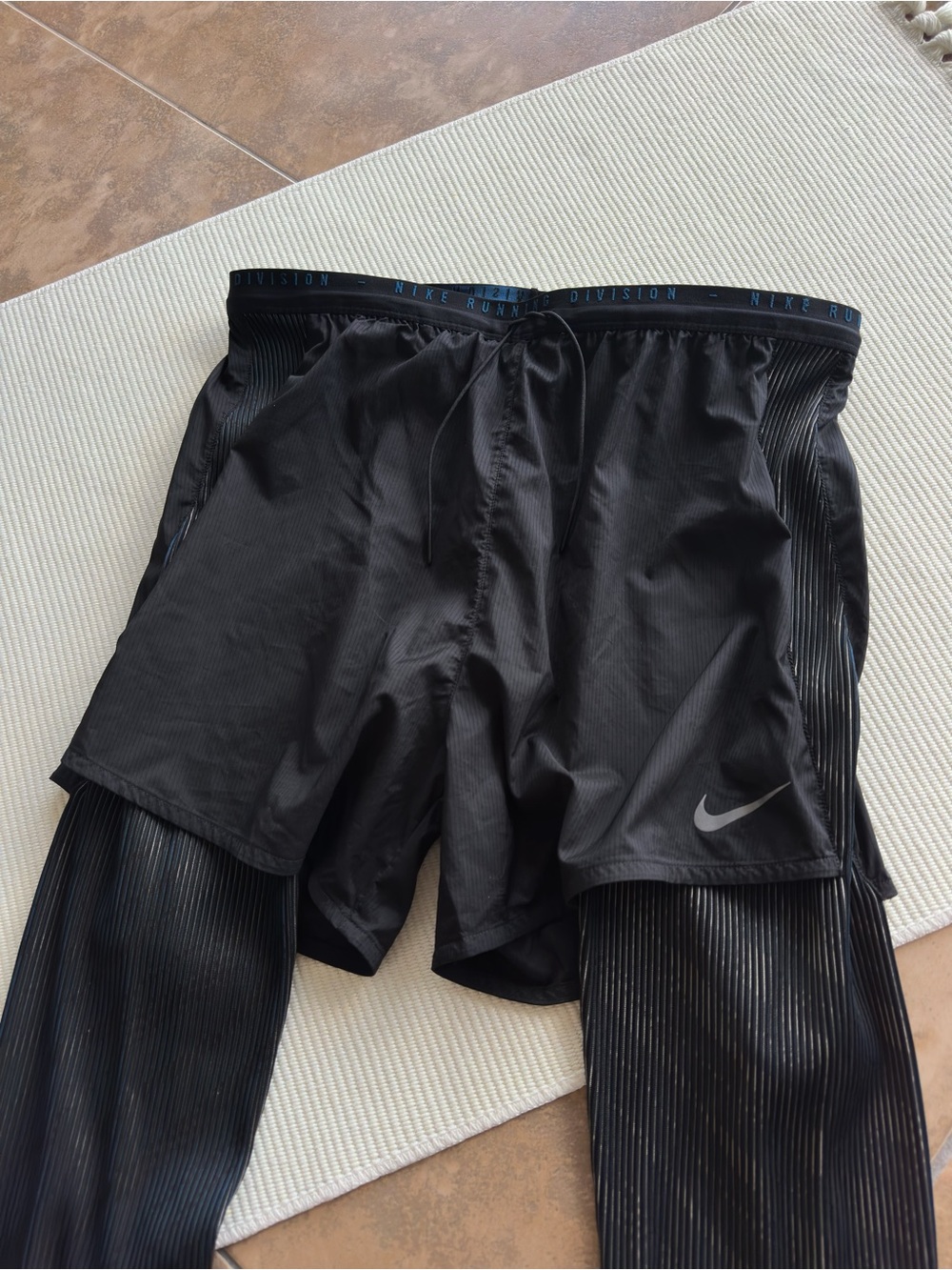 Nike Run Division Hybrid Black/Navy 2-in-1 Running Tights & Shorts - Picture 3 of 10